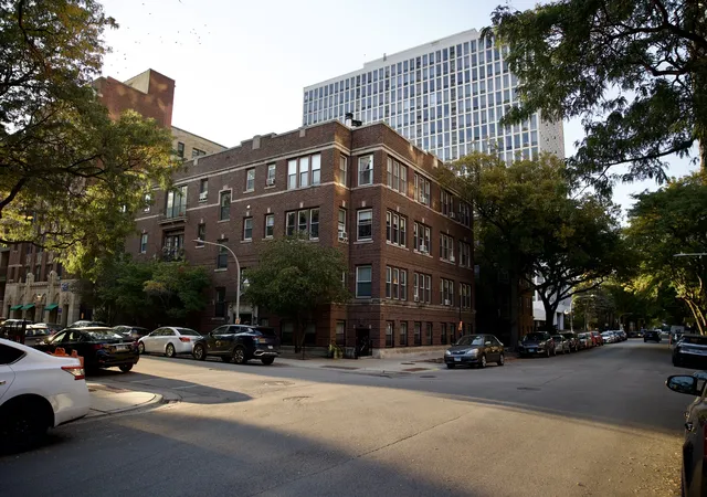 Listing Photo 5 - Condo for sale in building located at 3648 N Pine Grv Ave, Chicago, IL 60613 - Unit #3J