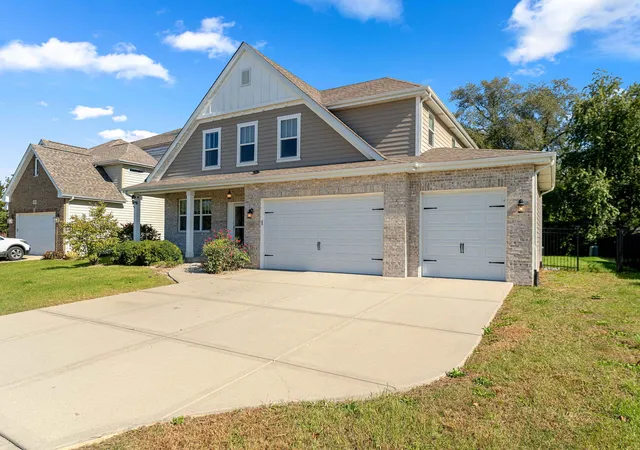 Photo 1 of Single family home for sale at 20913 Lakewoods Ln, Shorewood, IL 60404 | MLS# 12782201 | Listing updated on 2026-10-21