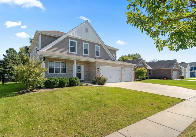 Photo 3 of Single family home for sale at 20913 Lakewoods Ln, Shorewood, IL 60404 | MLS# 12782201 | Listing updated on 2026-10-21