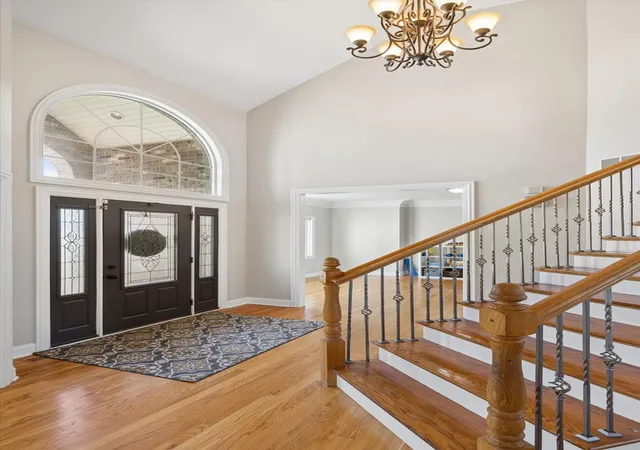 Photo 4 of Single family home for sale at 8675 Hotchkiss Dr, Frankfort, IL 60423 | MLS# 12782218 | Listing updated on 2026-10-10