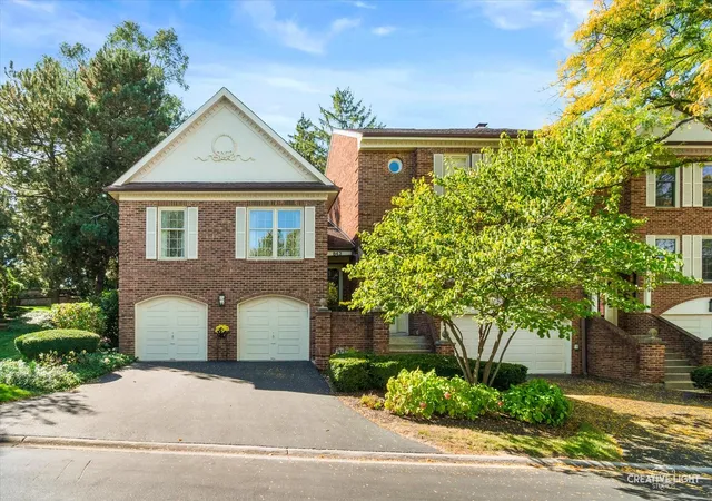 Photo 2 of Townhouse for sale at 843 Seminary Cir, Glen Ellyn, IL 60137 | MLS# 12782220 | Listing updated on 2026-10-14
