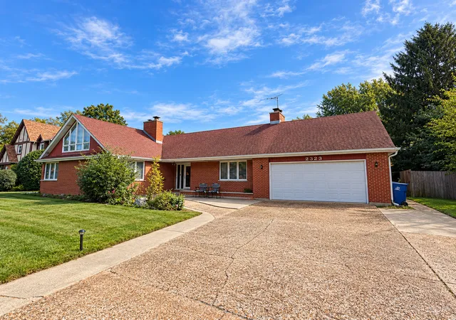 Photo 1 of Single family home for sale at 2323 N Sheridan Rd, Waukegan, IL 60087 | MLS# 12782227 | Listing updated on 2026-10-10