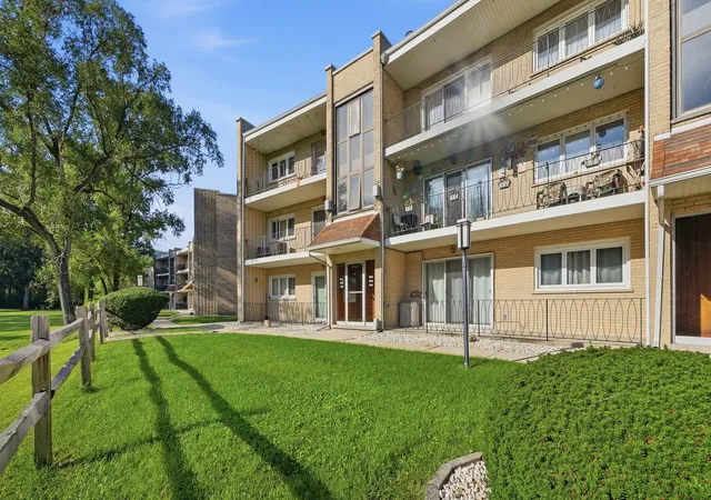 Photo 2 of Condo for sale at 9510 S 86th Avenue #305, Hickory Hills, IL 60457 | MLS# 12782229 | Listing updated on 2026-10-10