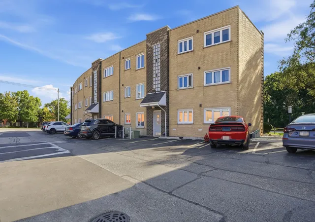 Photo 3 of Condo for sale at 9510 S 86th Avenue #305, Hickory Hills, IL 60457 | MLS# 12782229 | Listing updated on 2026-10-10