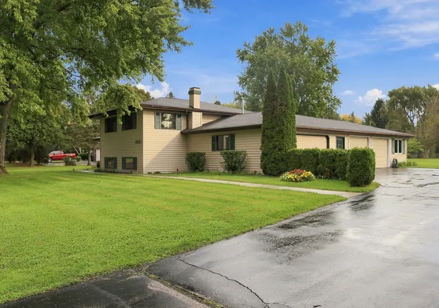 Photo 3 of Single family home for sale at 3819 W Mill Rd, Richmond, IL 60071 | MLS# 12782231 | Listing updated on 2026-10-10
