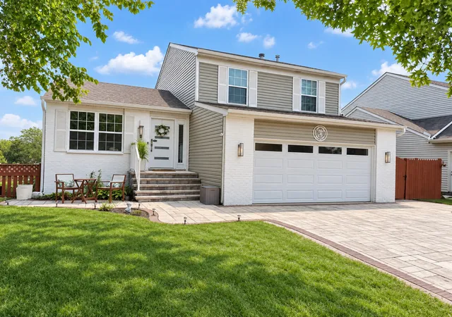 Photo 2 of Single family home for sale at 1423 Pioneer Ct, Waukegan, IL 60085 | MLS# 12782235 | Listing updated on 2026-10-10