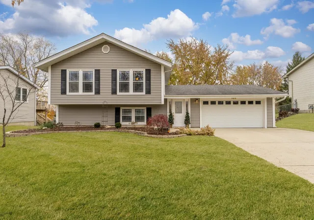Single family home for sale at 309 Plymouth Ln NW, Bloomingdale, IL 60108 | MLS# 12782243