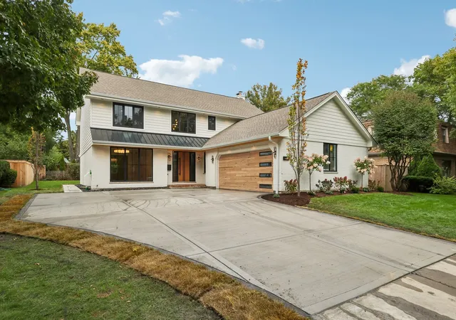 Photo 3 of Single family home for sale at 309 W Maple St, Hinsdale, IL 60521 | MLS# 12782249 | Listing updated on 2026-10-10