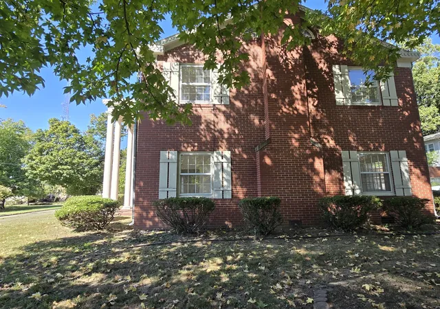 Photo 3 of Single family home for sale at 120 S Main St, Harrisburg, IL 62946 | MLS# 12782263 | Listing updated on 2026-10-29