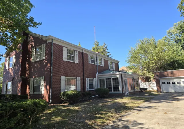 Photo 3 of Single family home for sale at 120 S Main St, Harrisburg, IL 62946 | MLS# 12782263 | Listing updated on 2026-10-29