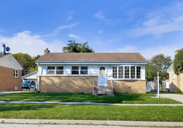 Single family home for sale at 432 Vassar Ln, Des Plaines, IL 60016 | MLS# 12782265