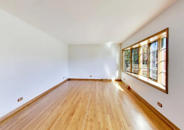 Photo 2 of Single family home for sale at 432 Vassar Ln, Des Plaines, IL 60016 | MLS# 12782265 | Listing updated on 2026-10-29