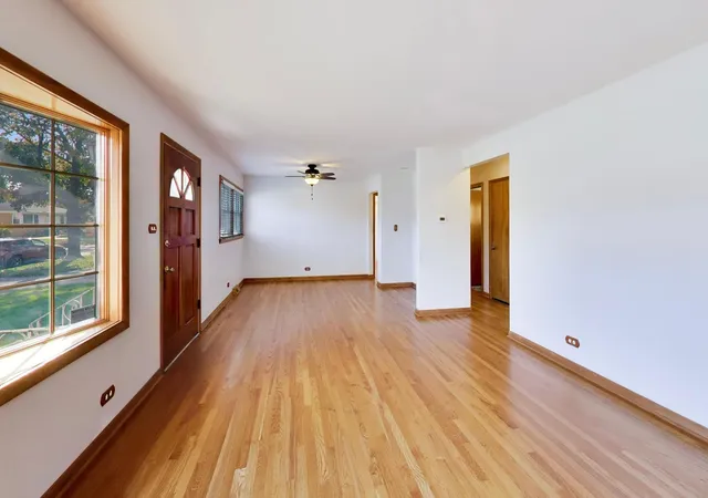 Photo 4 of Single family home for sale at 432 Vassar Ln, Des Plaines, IL 60016 | MLS# 12782265 | Listing updated on 2026-10-29