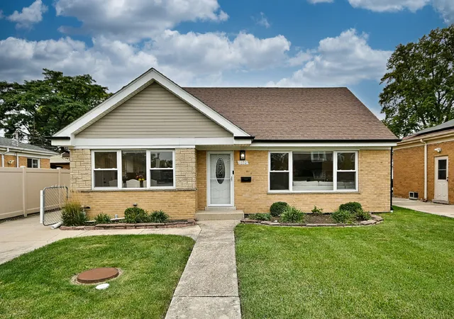 Photo 2 of Single family home for sale at 1652 Heidorn Ave, Westchester, IL 60154 | MLS# 12782268 | Listing updated on 2026-10-21