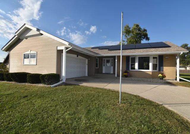 Photo 1 of Single family home for sale at 4780 Flossmoor Rd, Country Club Hills, IL 60478 | MLS# 12782280 | Listing updated on 2026-10-10