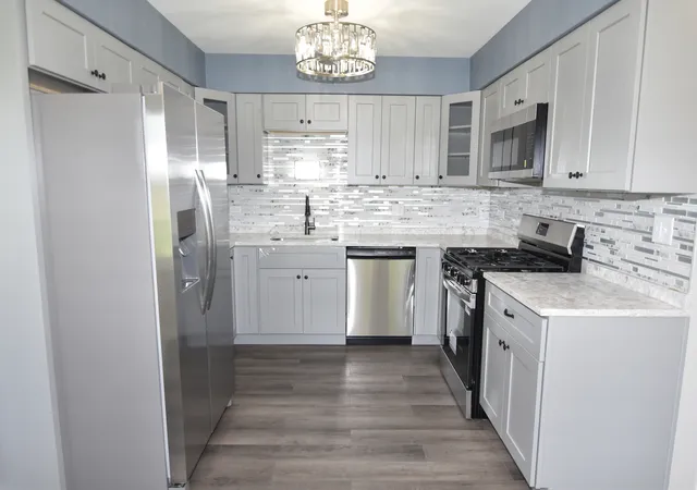 Photo 3 of Single family home for sale at 4780 Flossmoor Rd, Country Club Hills, IL 60478 | MLS# 12782280 | Listing updated on 2026-10-10