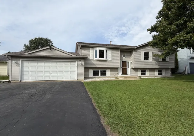 Single family home for sale at 219 Newport Trl, McHenry, IL 60050 | MLS# 12782281