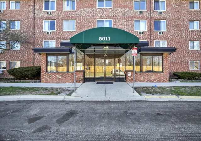 Condo for sale at 5011 Valley Ln #304, Streamwood, IL 60107 | MLS# 12782295