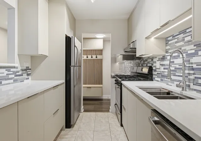 Listing Photo 4 - Condo for sale in building located at 5201 Carriageway Dr, Rolling Meadows, IL 60008 - Unit #C210