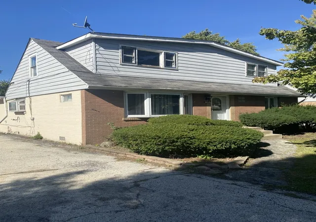 Photo 1 of Single family home for sale at 6818 Maple Ct, Bridgeview, IL 60455 | MLS# 12782325 | Listing updated on 2026-10-10