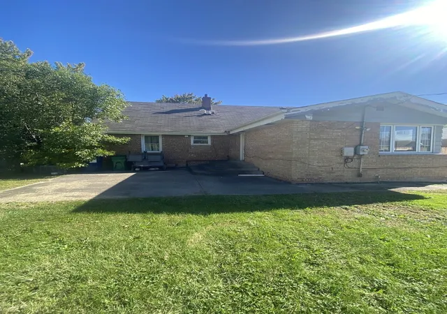 Photo 3 of Single family home for sale at 6818 Maple Ct, Bridgeview, IL 60455 | MLS# 12782325 | Listing updated on 2026-10-10
