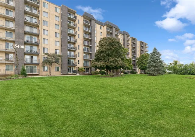 Condo for sale at 5400 Walnut Ave #206, Downers Grove, IL 60515 | MLS# 12782337