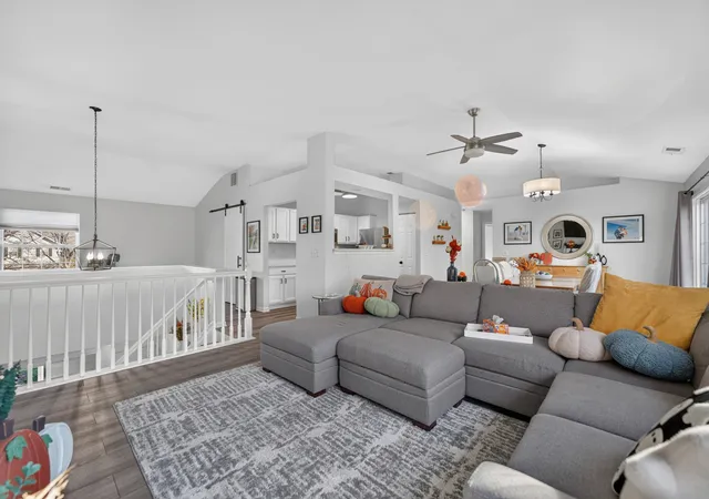 Photo 4 of Townhouse for sale at 3 Rose Hl, Algonquin, IL 60102 | MLS# 12782338 | Listing updated on 2026-10-22
