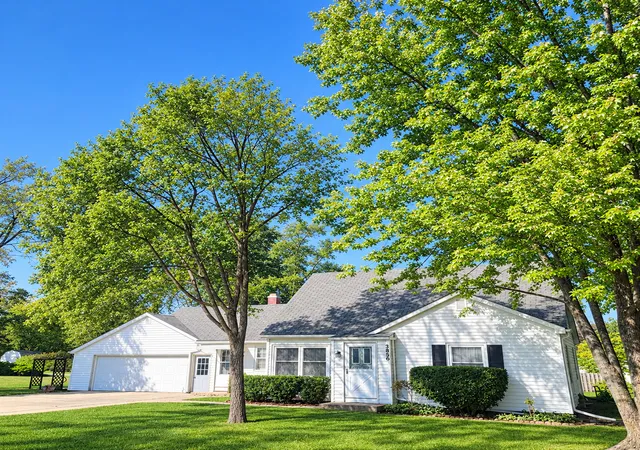 Photo 1 of Single family home for sale at 3856 Kenwood Ave, Gurnee, IL 60031 | MLS# 12782357 | Listing updated on 2026-10-20