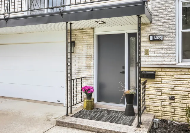 Photo 4 of Single family home for sale at 10932 S Kilbourn Ave, Oak Lawn, IL 60453 | MLS# 12782361 | Listing updated on 2026-10-10