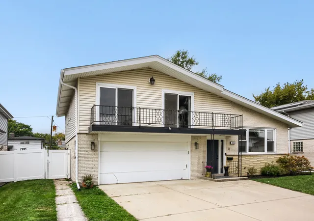Photo 2 of Single family home for sale at 10932 S Kilbourn Ave, Oak Lawn, IL 60453 | MLS# 12782361 | Listing updated on 2026-10-10