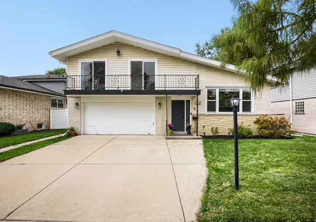 Single family home for sale at 10932 S Kilbourn Ave, Oak Lawn, IL 60453 | MLS# 12782361