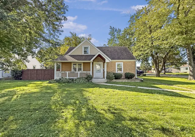 Photo 1 of Single family home for sale at 21 E Lyndale Ave, Northlake, IL 60164 | MLS# 12782372 | Listing updated on 2026-10-10