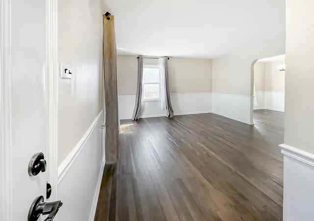 Photo 3 of Single family home for sale at 21 E Lyndale Ave, Northlake, IL 60164 | MLS# 12782372 | Listing updated on 2026-10-10
