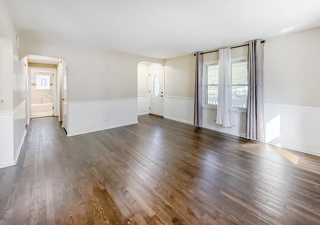 Photo 4 of Single family home for sale at 21 E Lyndale Ave, Northlake, IL 60164 | MLS# 12782372 | Listing updated on 2026-10-10