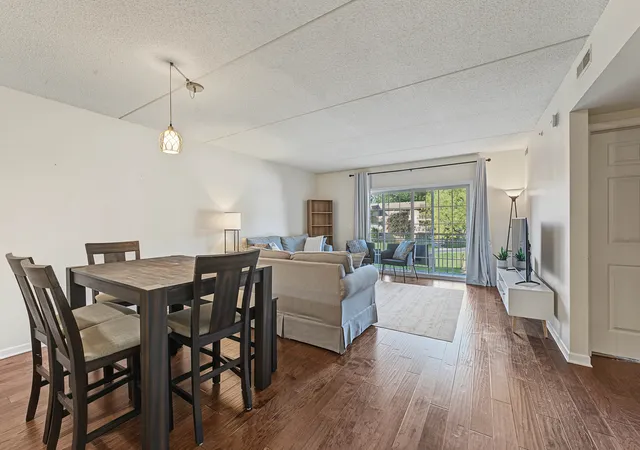 Listing Photo 2 - Condo for sale in building located at 124 W Colfax St, Palatine, IL 60067 - Unit #208