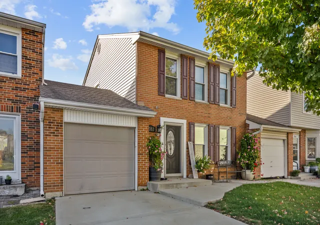 Photo 2 of Townhouse for sale at 1353 Portsmouth Ct, Carol Stream, IL 60188 | MLS# 12782379 | Listing updated on 2026-10-22