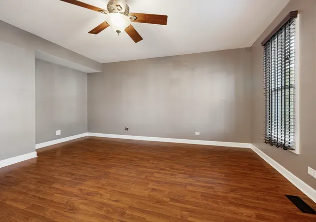 Photo 4 of Townhouse for sale at 1353 Portsmouth Ct, Carol Stream, IL 60188 | MLS# 12782379 | Listing updated on 2026-10-22