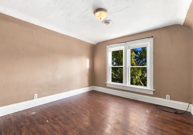 Listing Photo 4 - Condo for sale in building located at 412 Oneida St, Joliet, IL 60435