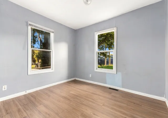 Listing Photo 5 - Condo for sale in building located at 412 Oneida St, Joliet, IL 60435