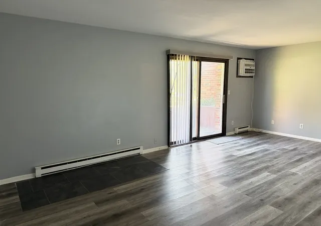 Listing Photo 4 - Condo for sale in building located at 1768 S Hance Dr, Freeport, IL 61032 - Unit #2