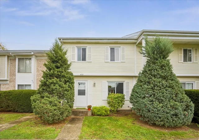 Photo 1 of Townhouse for sale at 439 Mallview Ln, Bolingbrook, IL 60440 | MLS# 12782402 | Listing updated on 2026-10-22