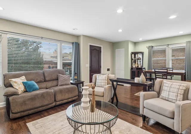 Photo 1 of Single family home for sale at 4958 W Cullom Ave, Chicago, IL 60641 | MLS# 12782409 | Listing updated on 2026-10-17