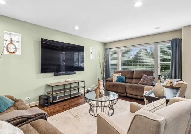 Photo 2 of Single family home for sale at 4958 W Cullom Ave, Chicago, IL 60641 | MLS# 12782409 | Listing updated on 2026-10-17
