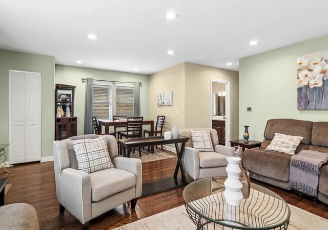 Photo 3 of Single family home for sale at 4958 W Cullom Ave, Chicago, IL 60641 | MLS# 12782409 | Listing updated on 2026-10-17