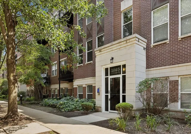 Photo 2 of Condo for sale at 1225 N Orleans St #602, Chicago, IL 60610 | MLS# 12782419 | Listing updated on 2026-10-10