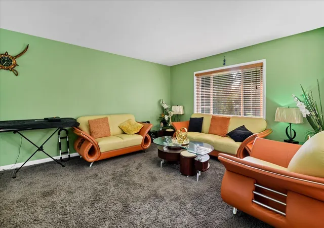 Photo 3 of Single family home for sale at 916 Stowell Ave, Streamwood, IL 60107 | MLS# 12782424 | Listing updated on 2026-10-22