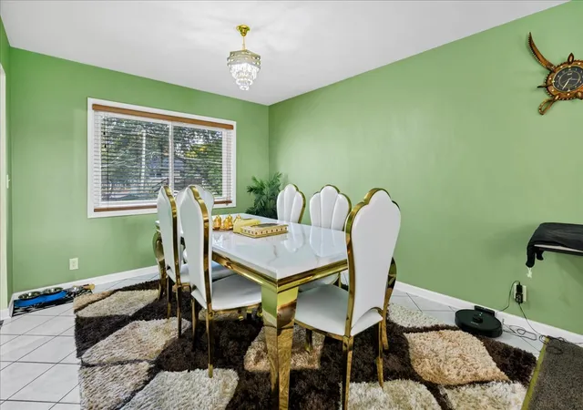 Photo 4 of Single family home for sale at 916 Stowell Ave, Streamwood, IL 60107 | MLS# 12782424 | Listing updated on 2026-10-22