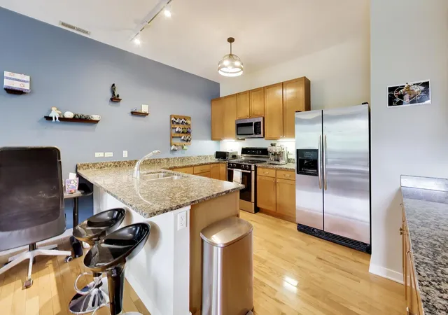 Photo 4 of Condo for sale at 3735 N Wolcott Ave #11, Chicago, IL 60613 | MLS# 12782433 | Listing updated on 2026-10-10