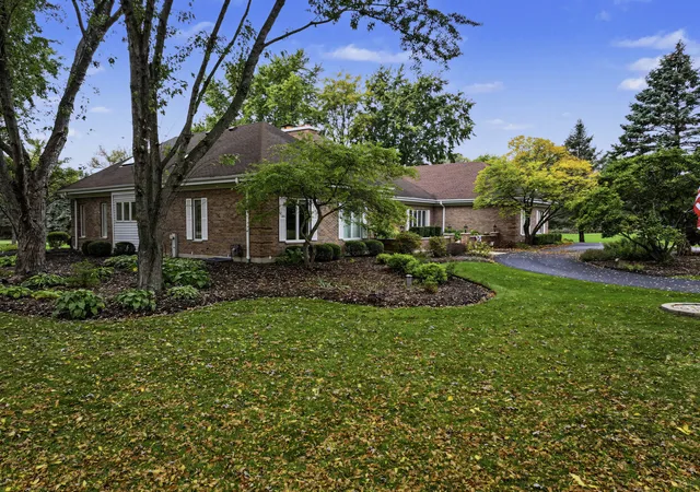 Photo 2 of Single family home for sale at 14 Bridlewood Trl, South Barrington, IL 60010 | MLS# 12782435 | Listing updated on 2026-10-20