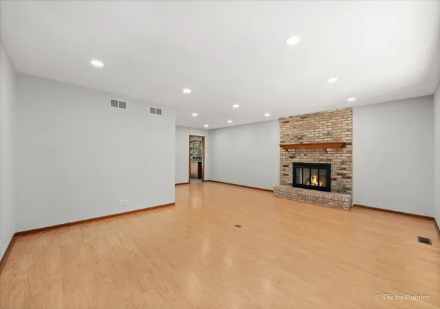 Photo 4 of Single family home for sale at 1305 Sequoia Rd, Naperville, IL 60540 | MLS# 12782443 | Listing updated on 2026-10-10